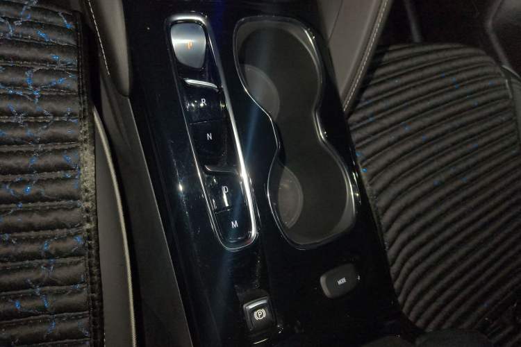 Used Buick Envision 2022 Encore Plus 652T Five-Seat Luxury Model Gear Lever