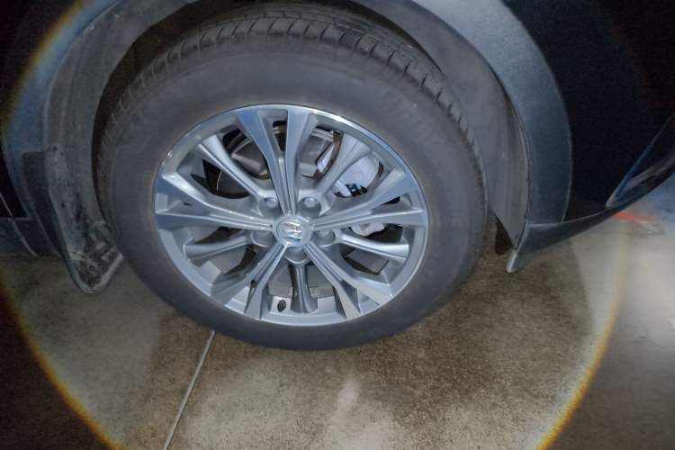 Used Buick Envision 2022 Encore Plus 652T Five-Seat Luxury Model Right Front Wheel Hub