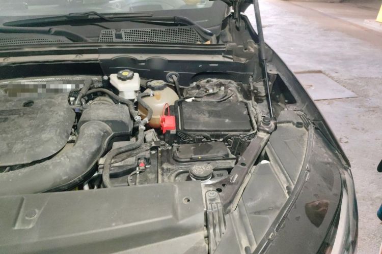 Used Buick Envision 2022 Encore S AWD Avenir Engine Bay Left