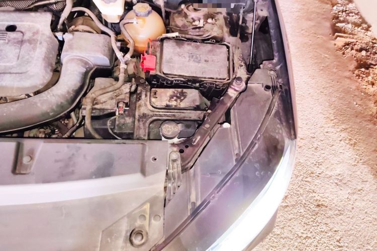 Used Buick Envision 2022 Encore S AWD Avenir Engine Bay Left