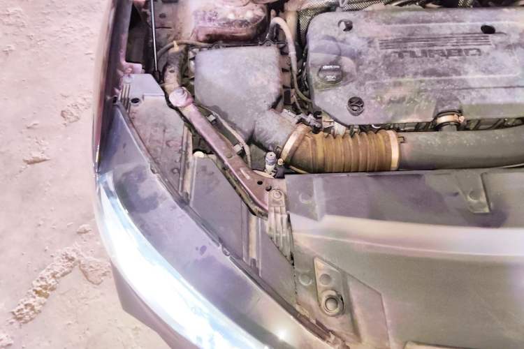 Used Buick Envision 2022 Encore S AWD Avenir Engine Bay Right