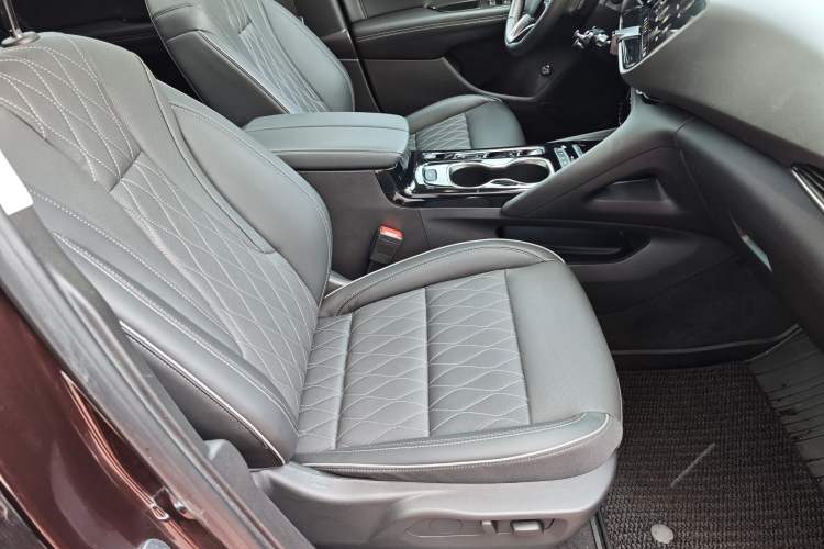 Used Buick Envision 2022 Encore Plus Avenir Avenir 5-Seater Edition Interior 8