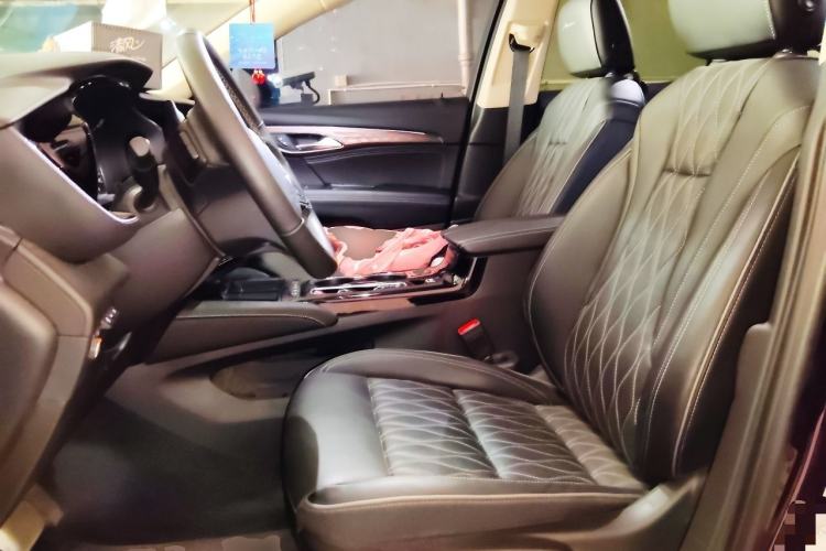 Used Buick Envision 2022 Encore S AWD Avenir Left Front Seat