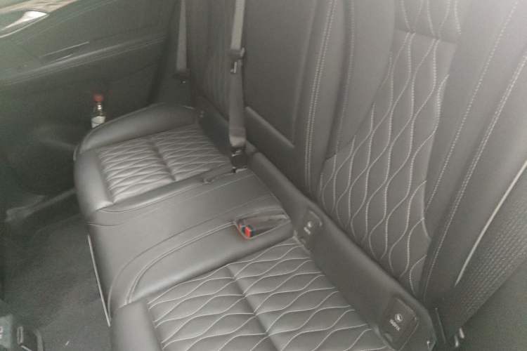 Used Buick Envision 2022 Encore S AWD Avenir Left Rear Seat