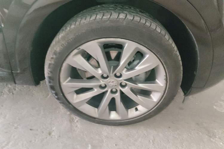 Used Buick Envision 2022 Encore S AWD Avenir Right Front Wheel Hub