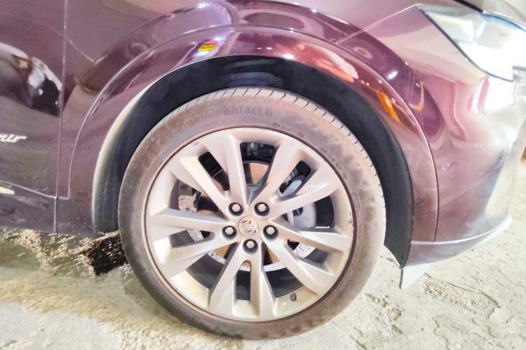 Used Buick Envision 2022 Encore S AWD Avenir Right Front Wheel Hub