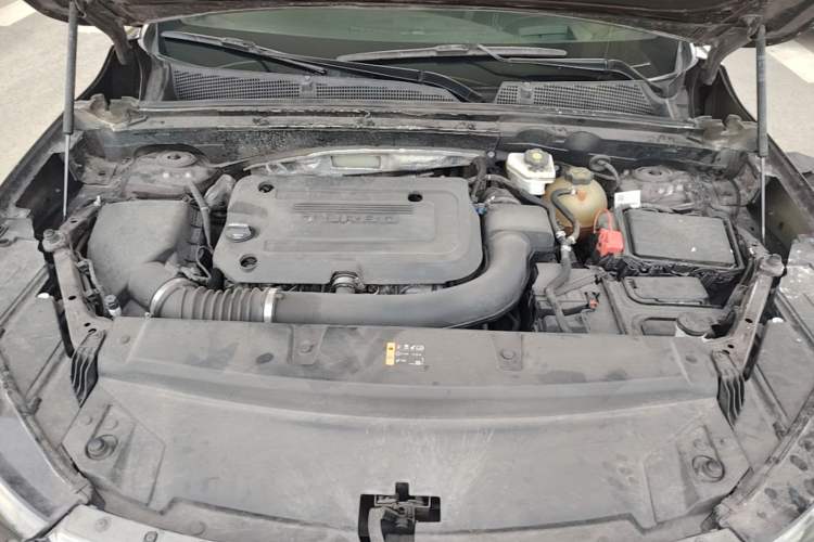 Used Buick Envision 2022 Encore S AWD Avenir Engine Bay