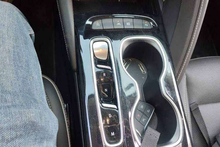 Used Buick Envision 2022 Encore S 652T Two-Wheel-Drive Luxury Model Gear Lever