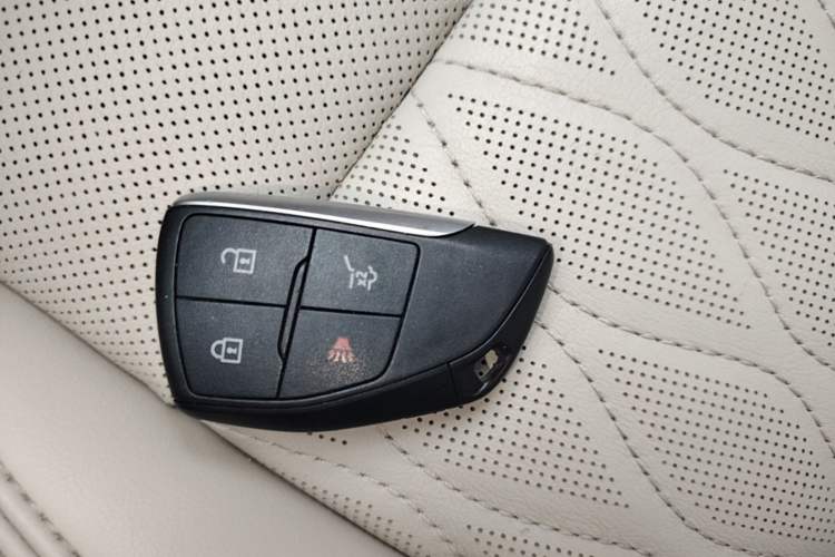 Used Buick Envision 2022 Encore S AWD Avenir Interior 1