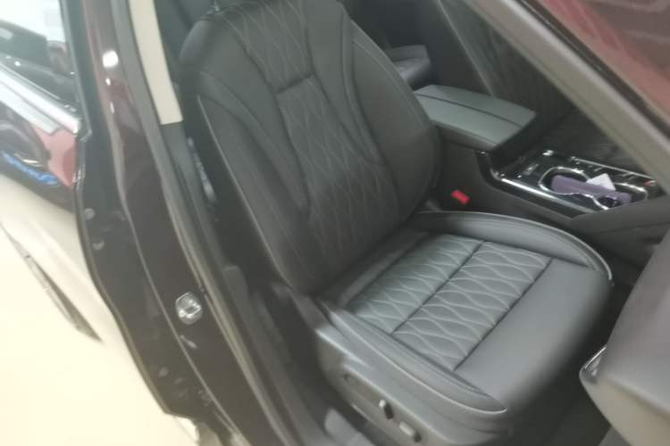 Used Buick Envision 2022 Encore Plus Avenir Aivia 7-Seater Edition Right Front Seat
