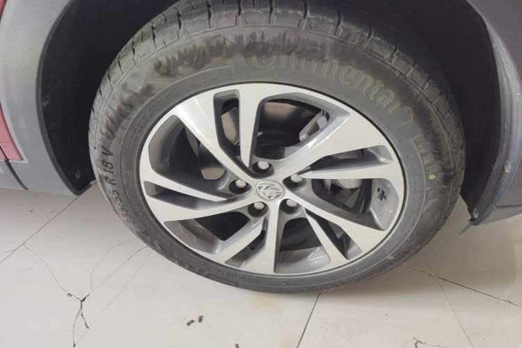 Used Buick Envision 2022 Encore S 552T Two-Wheel-Drive Luxury Model Right Front Wheel Hub