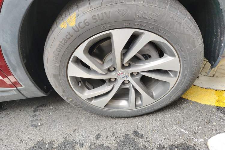 Used Buick Envision 2022 Encore S 552T Two-Wheel-Drive Luxury Model Right Front Wheel Hub