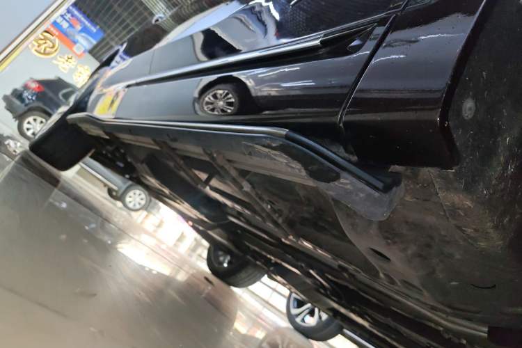 Used Buick Envision 2022 Encore Plus Avenir Aivia 7-Seater Edition Right Side Sill