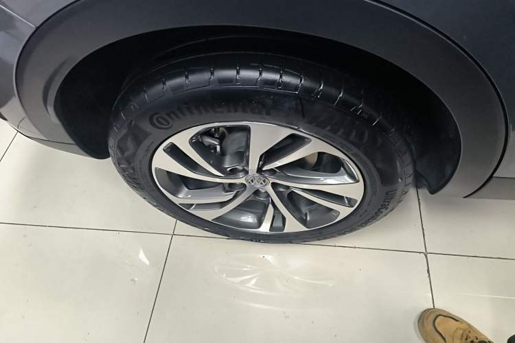 Used Buick Envision 2022 Encore S 552T Two-Wheel-Drive Luxury Model Exterior 5
