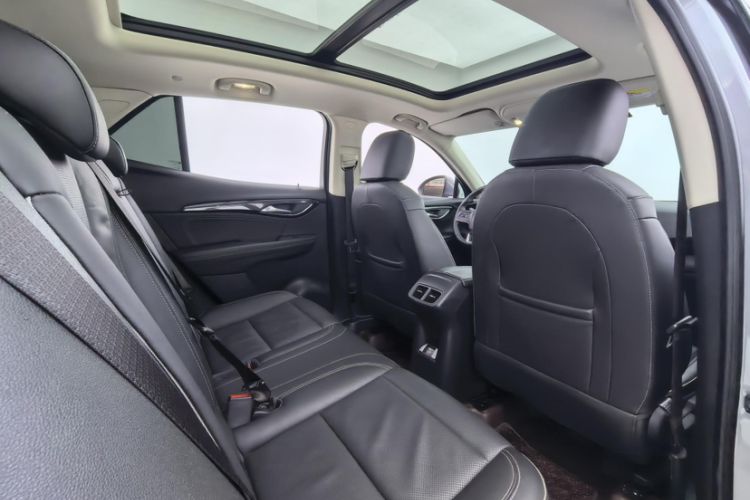 Used Buick Envision 2022 Encore S 652T Two-Wheel-Drive Luxury Model Interior 11