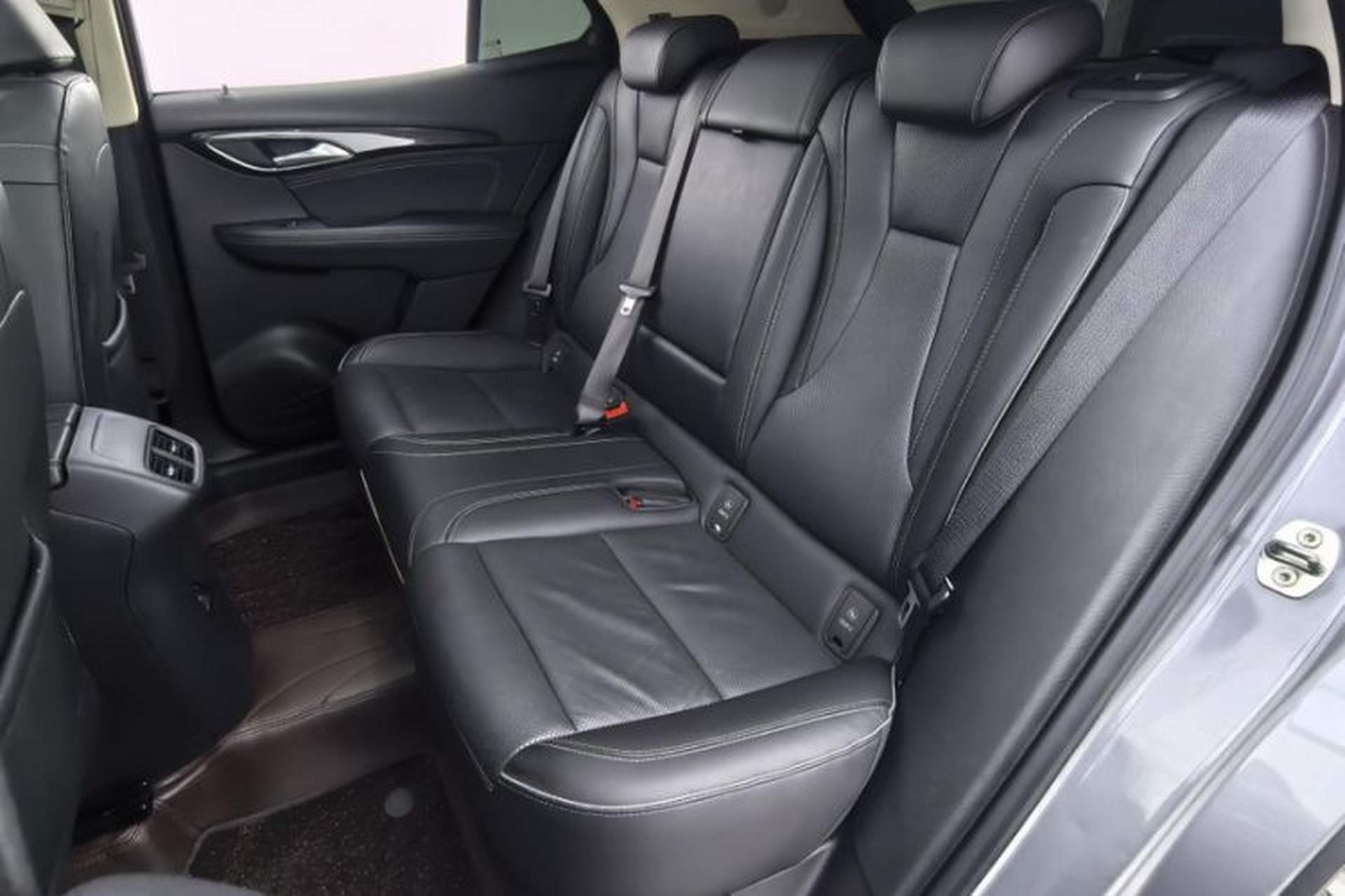 Used Buick Envision 2022 Encore S 652T Two-Wheel-Drive Luxury Model Interior 2