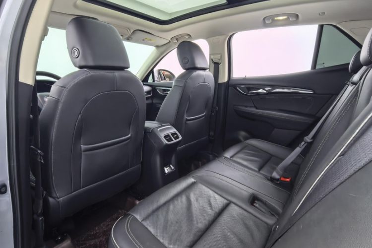 Used Buick Envision 2022 Encore S 652T Two-Wheel-Drive Luxury Model Interior 9