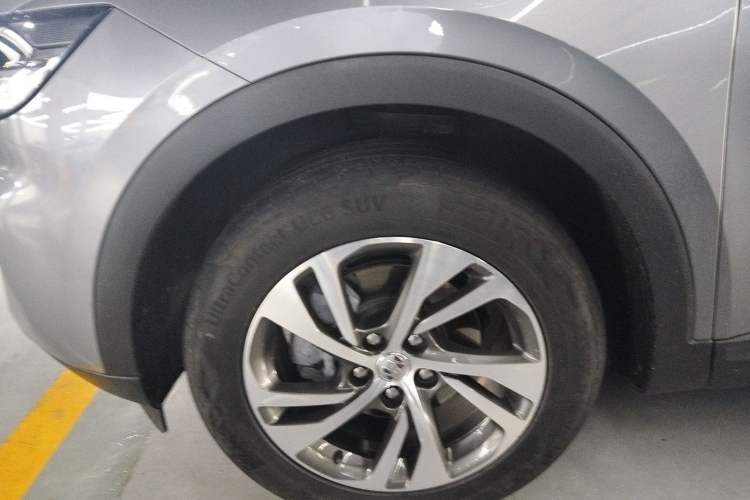 Used Buick Envision 2022 Encore S 552T Two-Wheel-Drive Luxury Model Left Front Wheel Hub