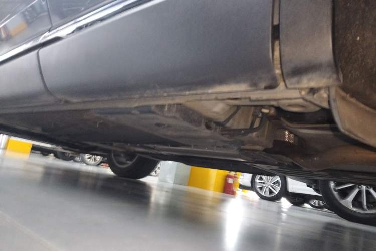 Used Buick Envision 2022 Encore S 552T Two-Wheel-Drive Luxury Model Left Side Sill