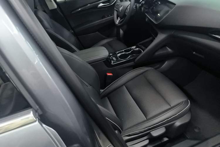 Used Buick Envision 2022 Encore S 552T Two-Wheel-Drive Luxury Model Right Front Seat