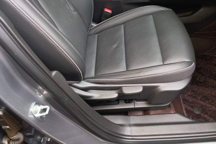 Used Buick Envision 2022 Encore S 652T Two-Wheel-Drive Luxury Model Right Front Seat