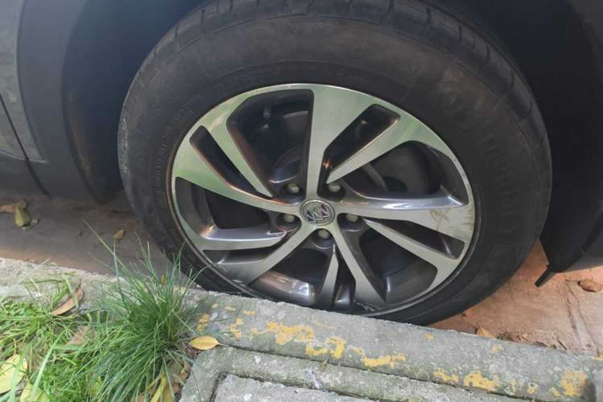 Used Buick Envision 2022 Encore S 652T Two-Wheel-Drive Luxury Model Right Front Wheel Hub
