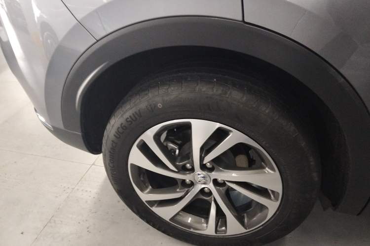 Used Buick Envision 2022 Encore S 552T Two-Wheel-Drive Luxury Model Right Rear Wheel Hub