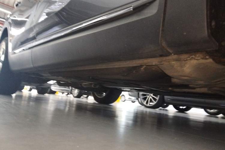 Used Buick Envision 2022 Encore S 552T Two-Wheel-Drive Luxury Model Right Side Sill