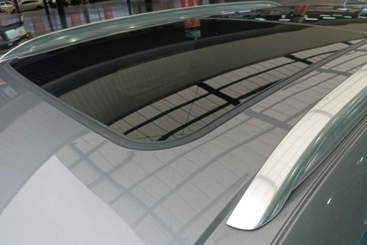 Used Buick Envision 2022 Encore S 652T Two-Wheel-Drive Luxury Model Roof