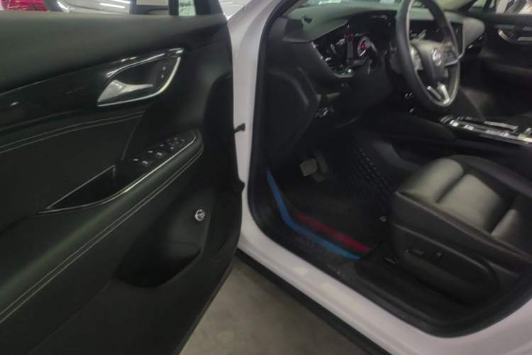 Used Buick Envision 2022 Encore S 652T Two-Wheel-Drive Luxury Model Driver Seat