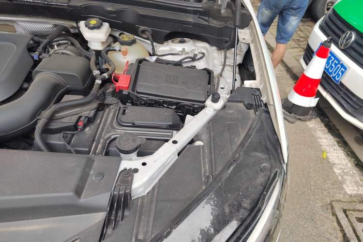 Used Buick Envision 2022 Encore Plus 652T Five-Seat Luxury Model Engine Bay Left