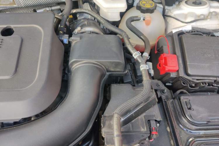 Used Buick Envision 2022 Encore Plus 652T Five-Seat Luxury Model Engine Bay Left
