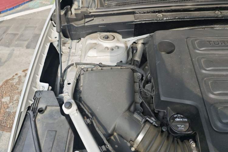 Used Buick Envision 2022 Encore S 552T Two-Wheel-Drive Luxury Model Engine Bay Right