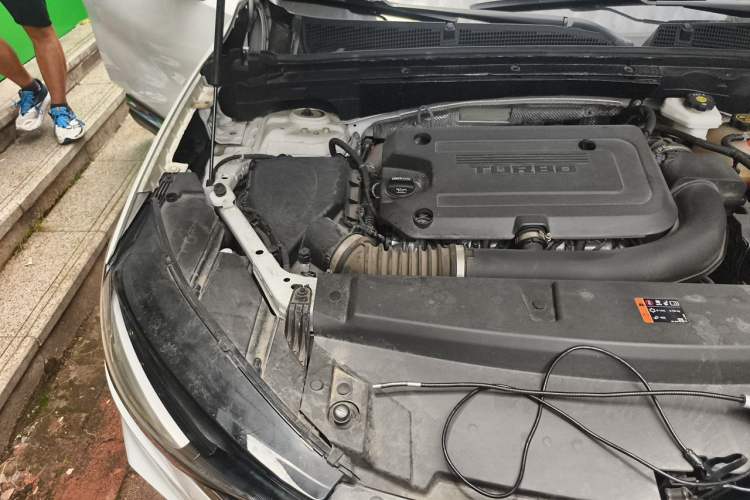 Used Buick Envision 2022 Encore Plus 652T Five-Seat Luxury Model Engine Bay Right