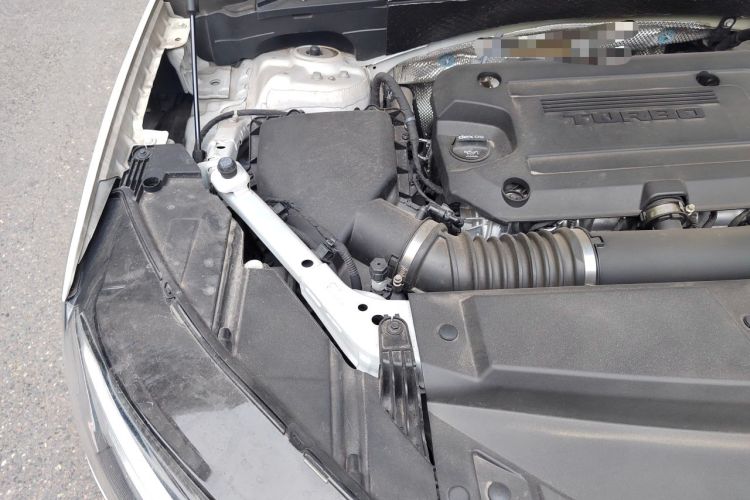 Used Buick Envision 2022 Encore Plus 652T Five-Seat Luxury Model Engine Bay Right