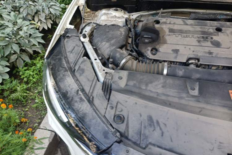 Used Buick Envision 2022 Encore Plus 652T Five-Seat Luxury Model Engine Bay Right