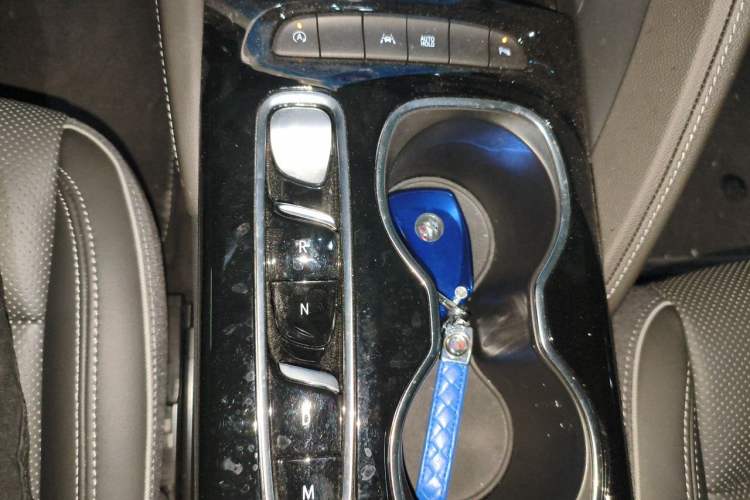 Used Buick Envision 2022 Facelift Encore S 552T Two-Wheel-Drive Luxury Model Gear Lever
