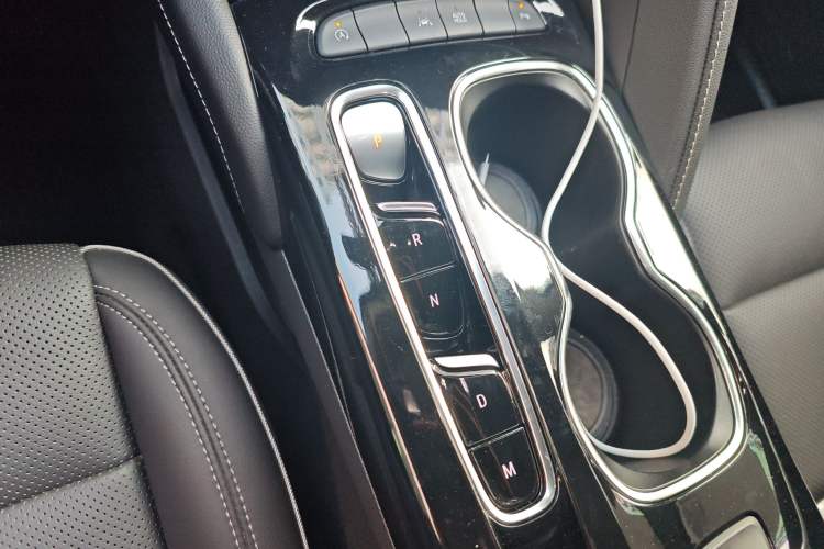 Used Buick Envision 2022 Facelift Encore S 652T Two-Wheel-Drive Luxury Model Gear Lever
