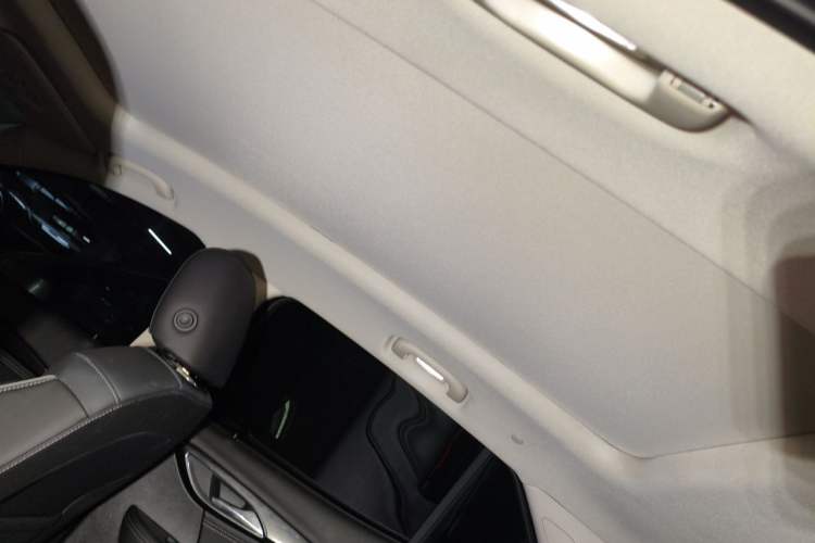 Used Buick Envision 2022 Facelift Encore S 552T Two-Wheel-Drive Luxury Model Headliner
