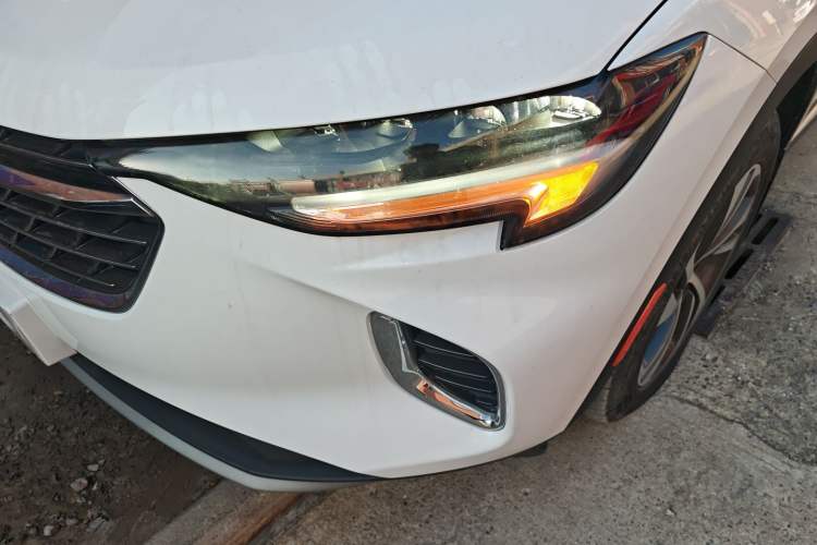 Used Buick Envision 2022 Encore S 552T Two-Wheel-Drive Luxury Model Left Front Headlight