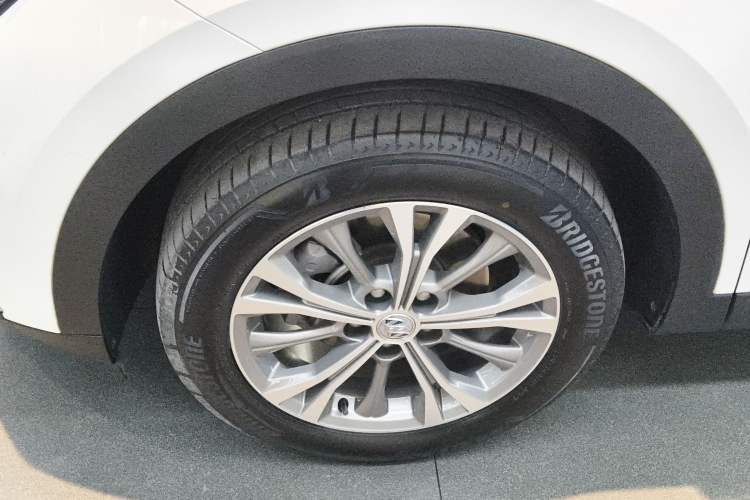 Used Buick Envision 2022 Facelift Encore Plus 552T Five-Seat Luxury Model Left Front Wheel Hub