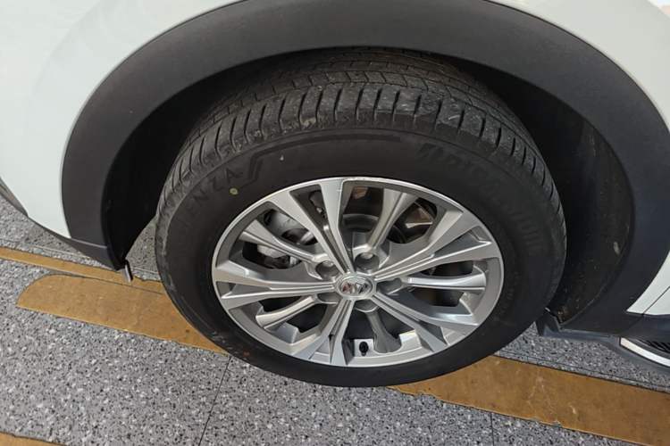 Used Buick Envision 2022 Encore Plus 652T Five-Seat Luxury Model Left Front Wheel Hub