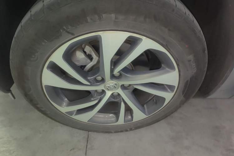 Used Buick Envision 2022 Encore S 652T Two-Wheel-Drive Luxury Model Left Front Wheel Hub