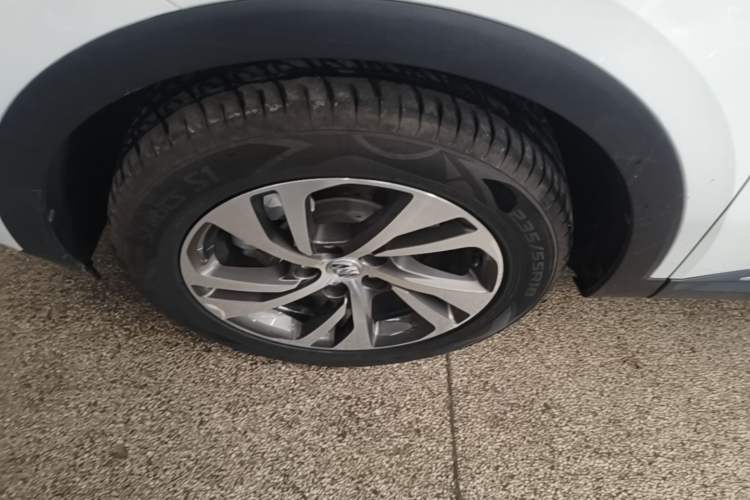 Used Buick Envision 2022 Facelift Encore S 552T Two-Wheel-Drive Luxury Model Left Front Wheel Hub