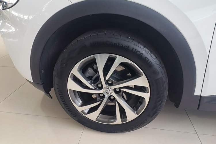 Used Buick Envision 2022 Facelift Encore S 552T Two-Wheel-Drive Luxury Model Left Front Wheel Hub