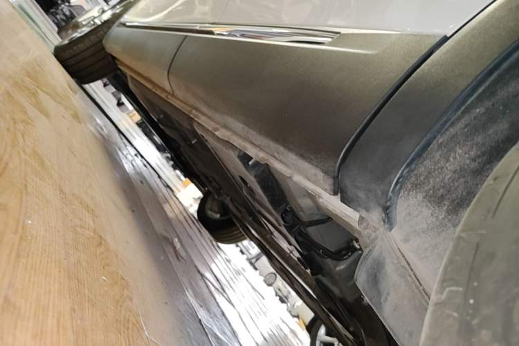Used Buick Envision 2022 Encore S 552T Two-Wheel Drive Elite Model Left Side Sill
