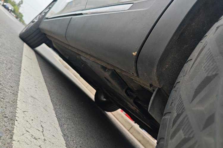 Used Buick Envision 2022 Encore S 552T Two-Wheel-Drive Luxury Model Left Side Sill