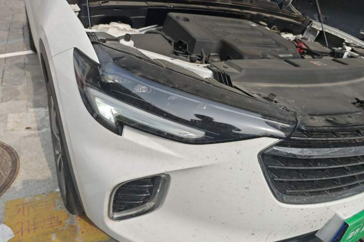 Used Buick Envision 2022 Encore S 552T Two-Wheel-Drive Luxury Model Right Front Headlight