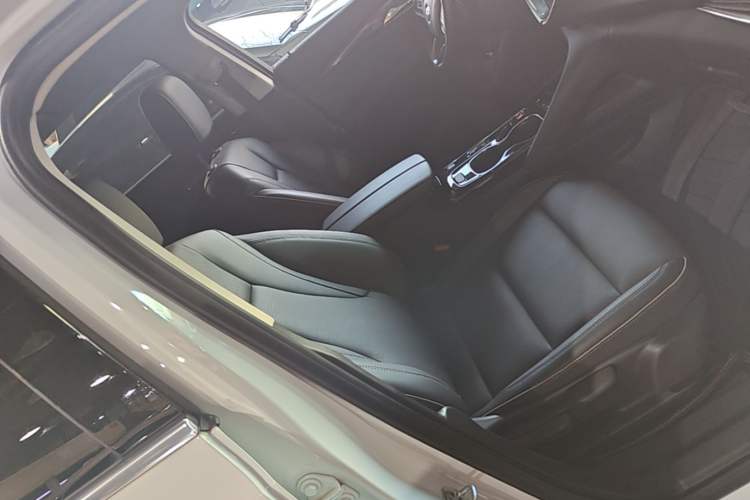 Used Buick Envision 2022 Encore Plus 652T Five-Seat Luxury Model Right Front Seat
