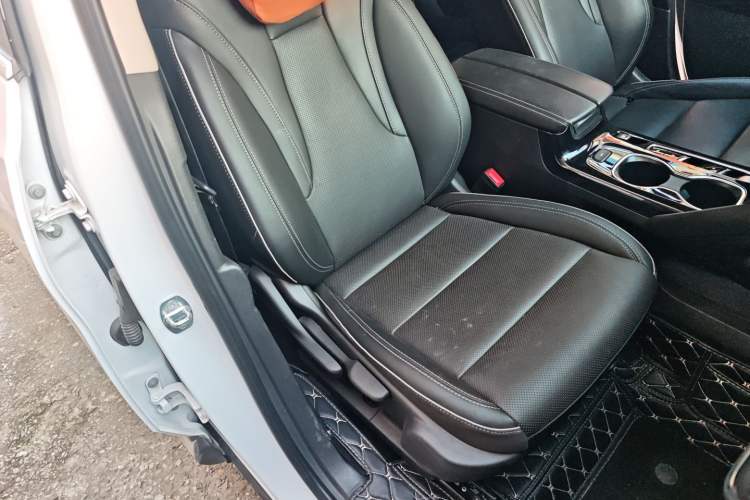 Used Buick Envision 2022 Encore S 552T Two-Wheel-Drive Luxury Model Right Front Seat